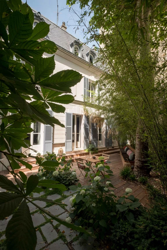Une maison en plein cœur de Paris, revisitée de fond en combles !

